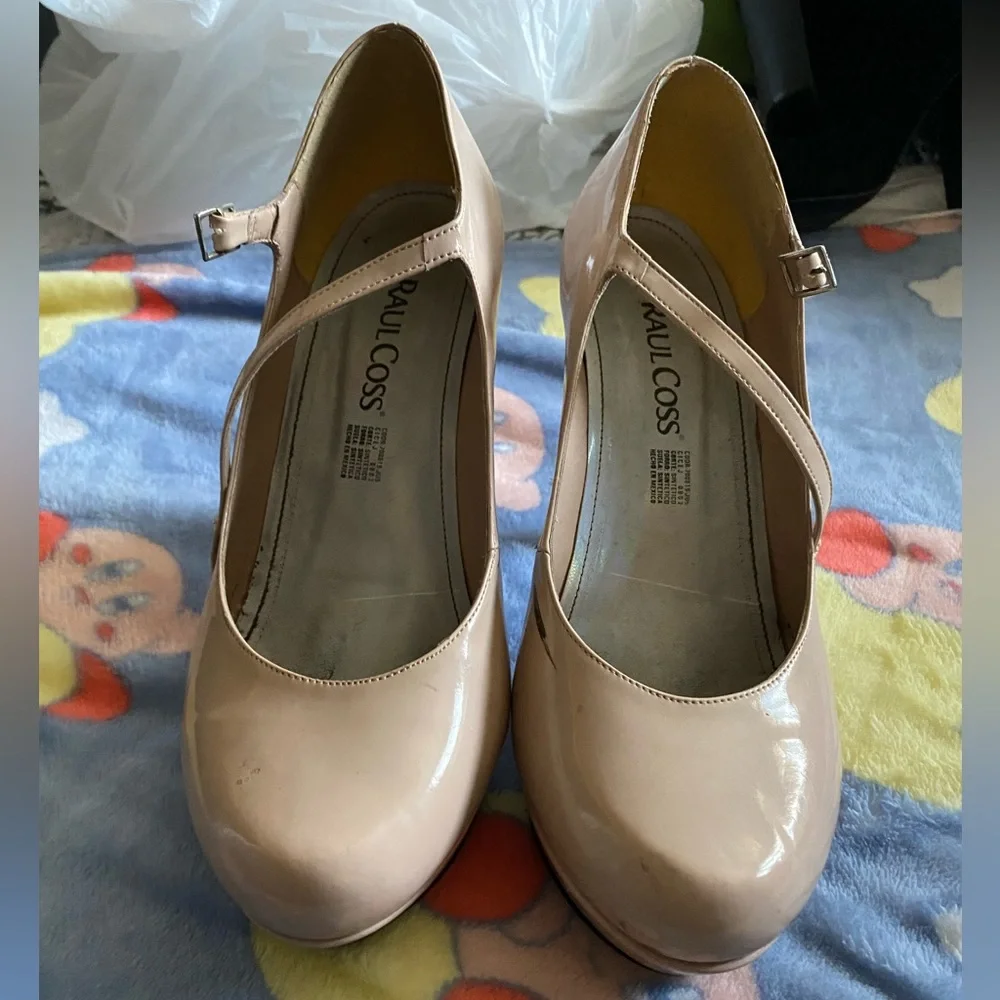 Heels - Picture 1 of 2